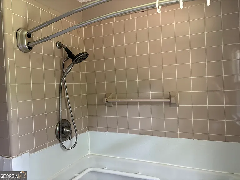 1402 Dewey St — Photo 23