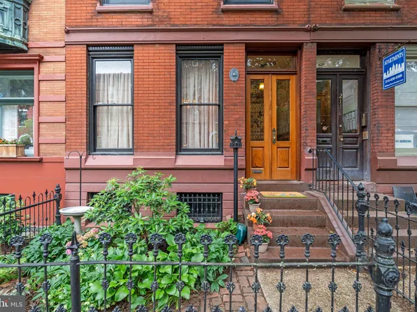 2116 Green St, Philadelphia, PA 19130