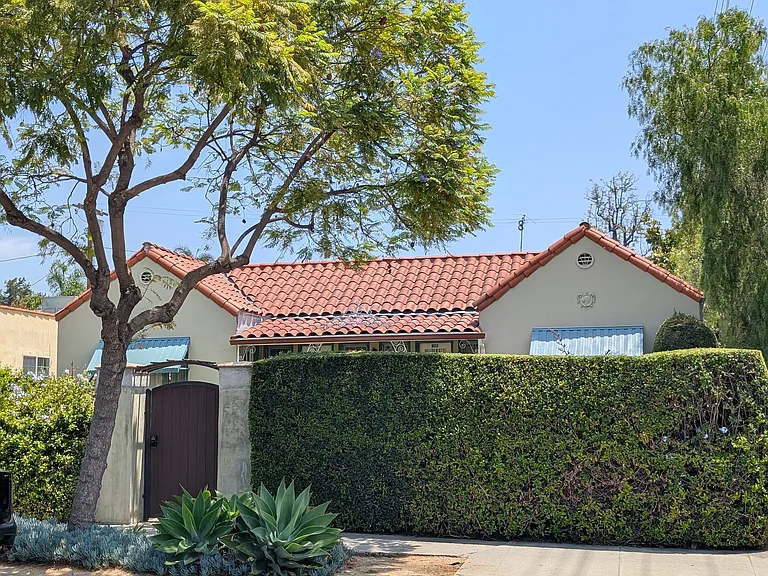 802 N Orange Grove Ave — Photo 5