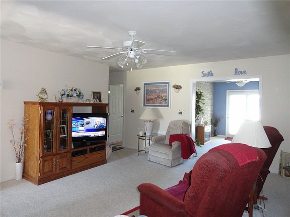 3rd image of 1023 E Crown Pointe Blvd