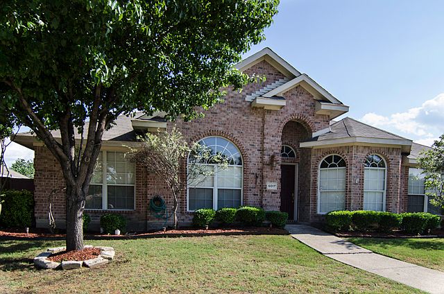 1st image of 5017 Daisy Ct