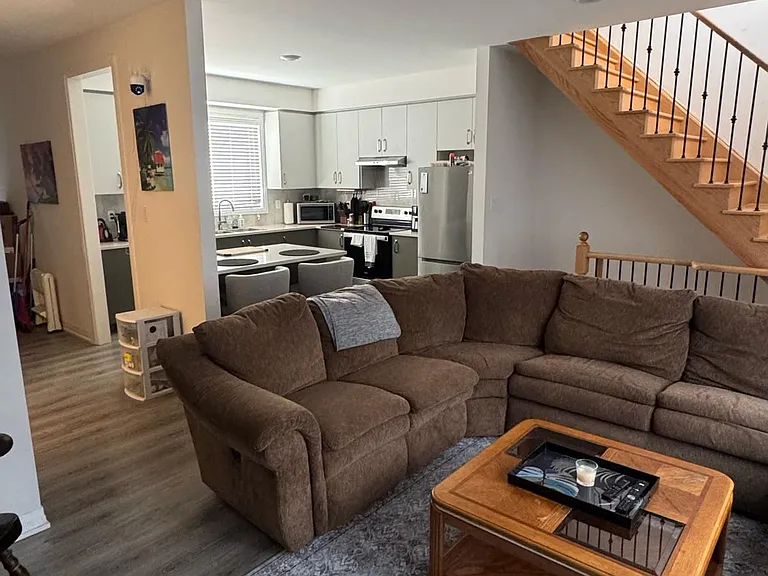 42 Ambereen Pl E — Photo 10