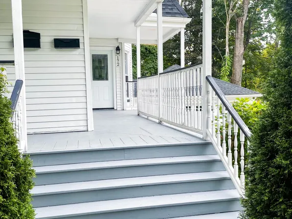 172 High St, Chagrin Falls, OH 44022