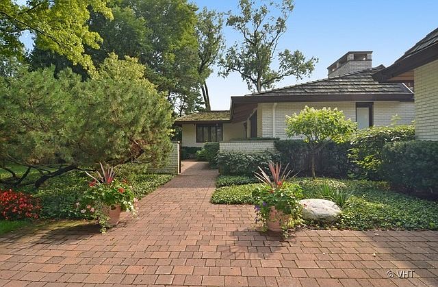 1st image of 410 Woodland Ct