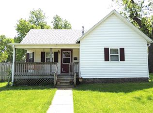 1302 E 3rd St, Maryville, MO 64468