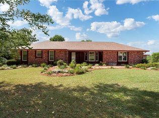 822 Dickinson Rd, Independence, MO 64050