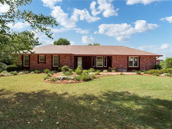 822 Dickinson Rd, Independence, MO 64050