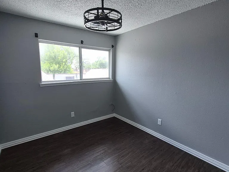 738 Coolwood Dr #B — Photo 15