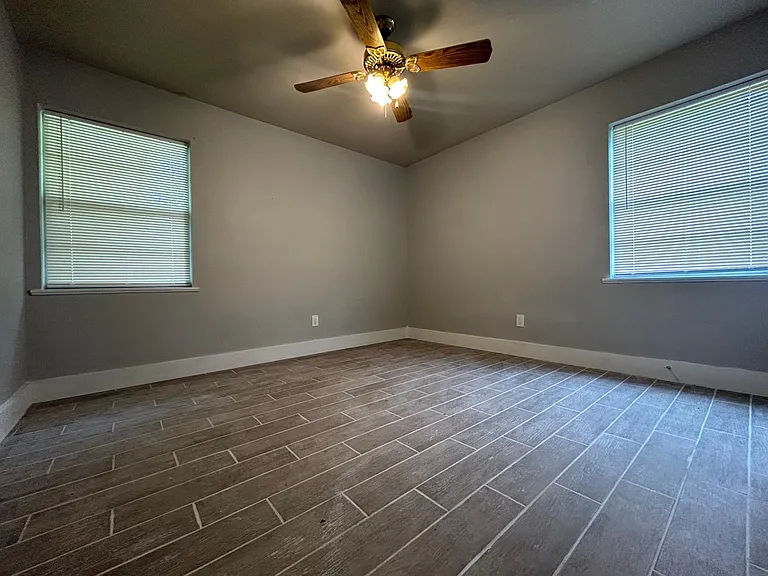 1008 Oak Hollow Pl — Photo 10