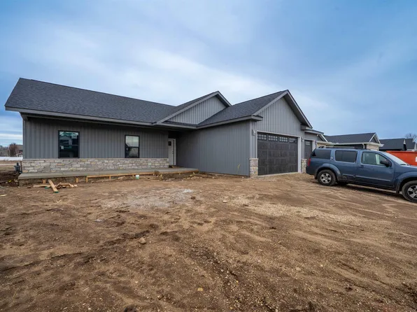 1315 W Hillcrest Dr, Chillicothe, IL 61523