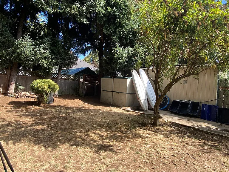 1025 N Church St — Photo 32