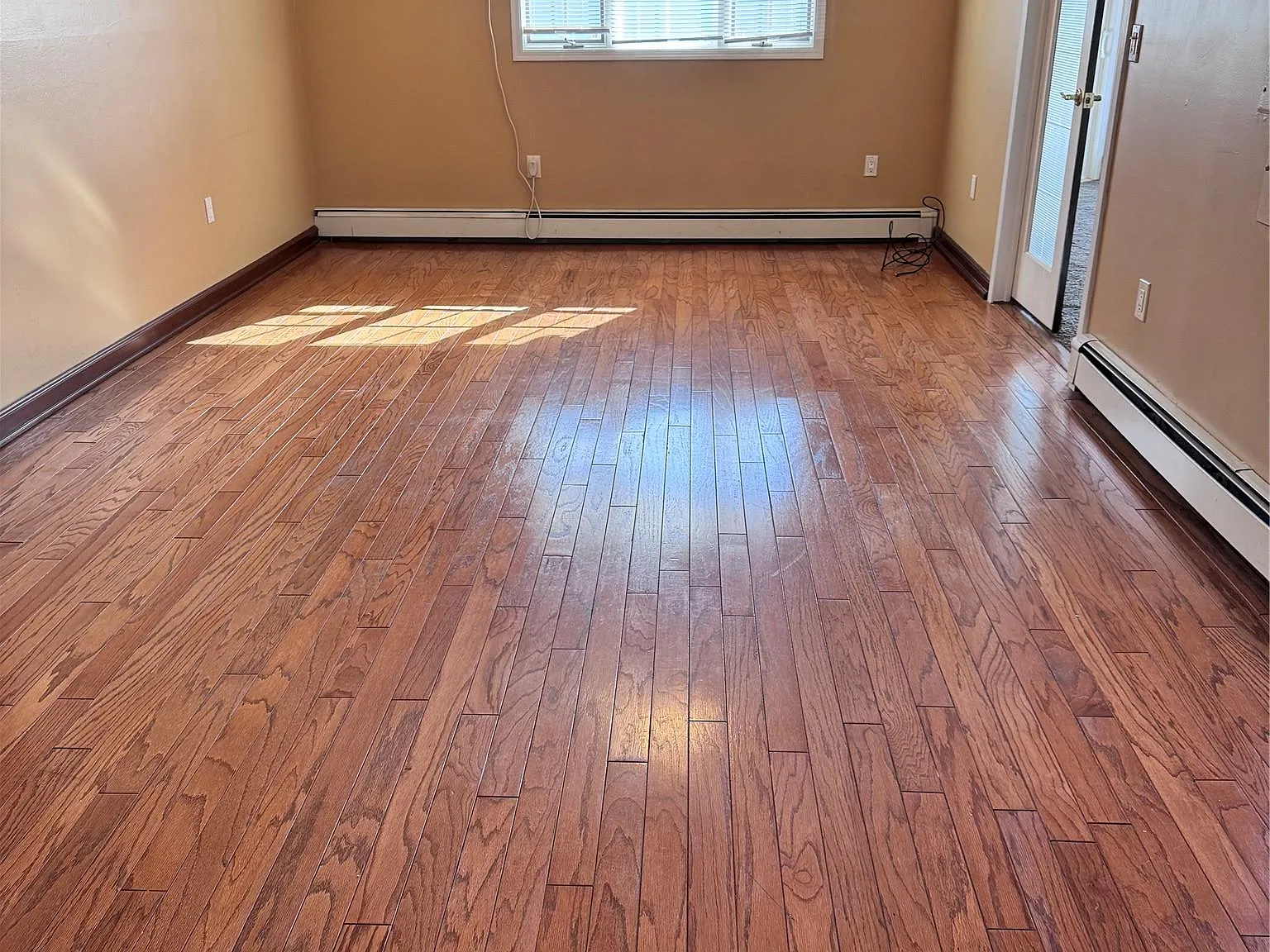 4 bed, 2.0 bath, 1379 sqft, $5,000 — Photo 2