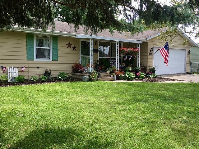 1st image of 832 Edwin Dr