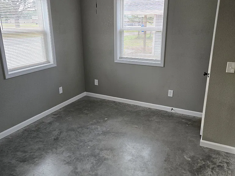 579 N Main St — Photo 4
