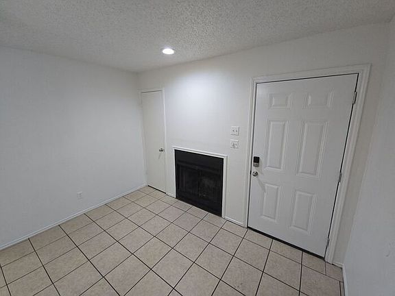 3rd image of 904 N Bishop St APT A