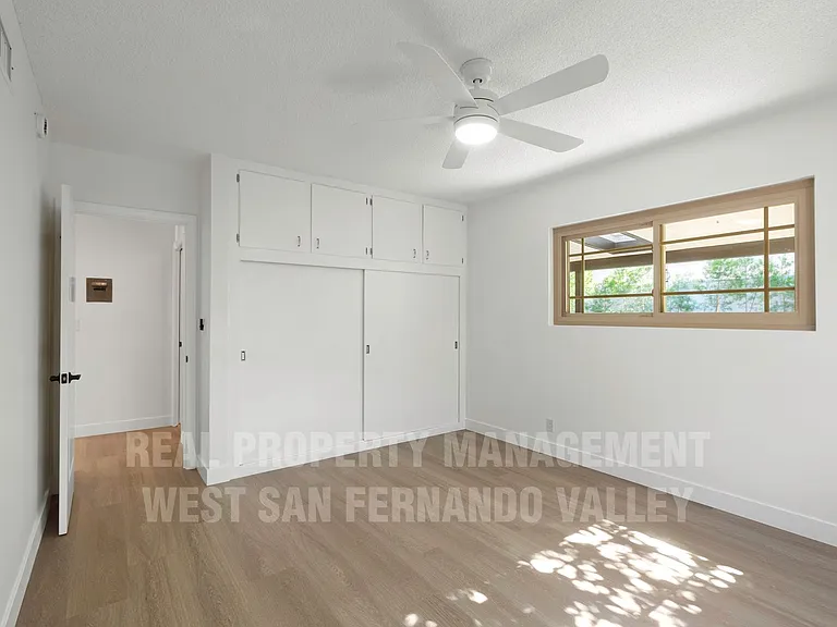 12920 Aetna St — Photo 33