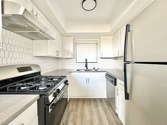5th image of 1811 Malcolm Ave APT 8