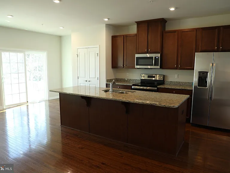 172 Mulberry Dr — Photo 2