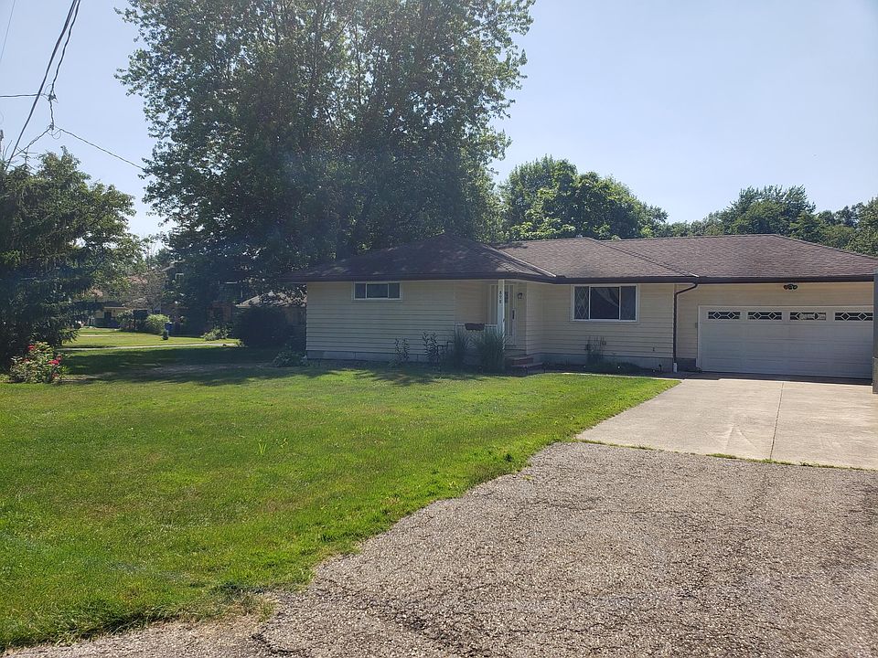 898 east blvd - quiet street - well maintained home