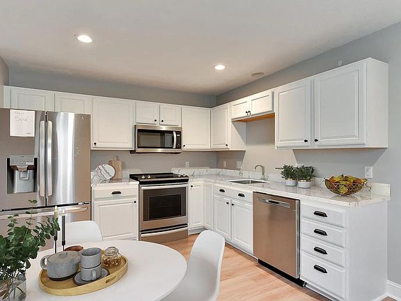 3rd image of 819 S 42nd St #819