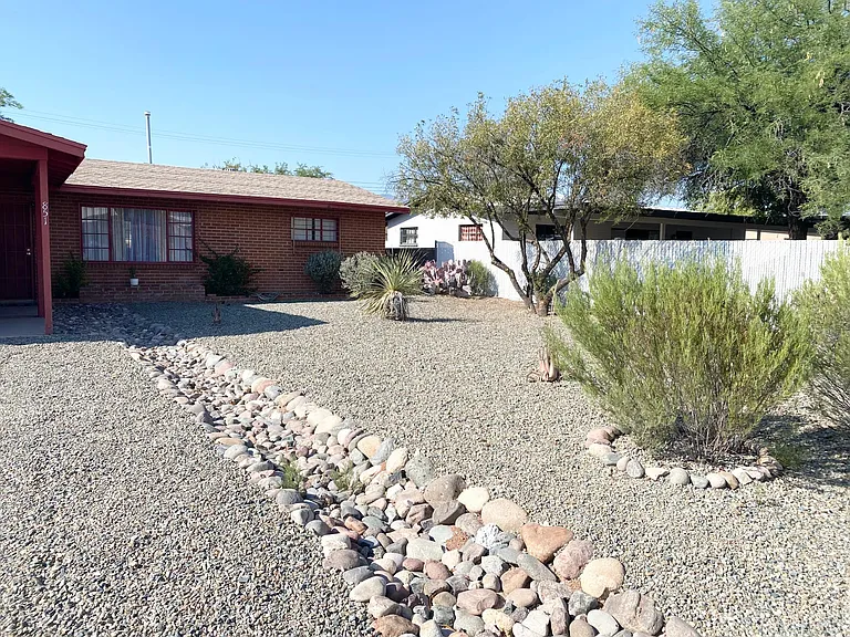 851 E Alturas St — Photo 2