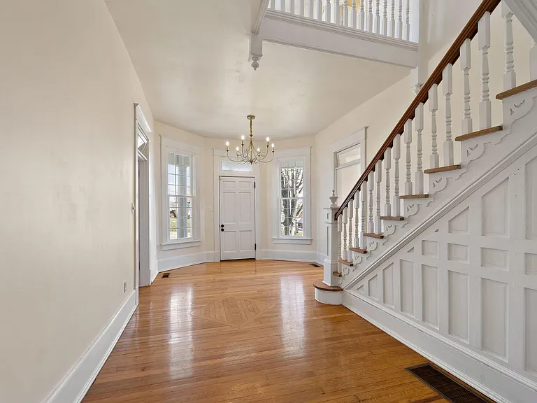 406 N Main St — Photo 10
