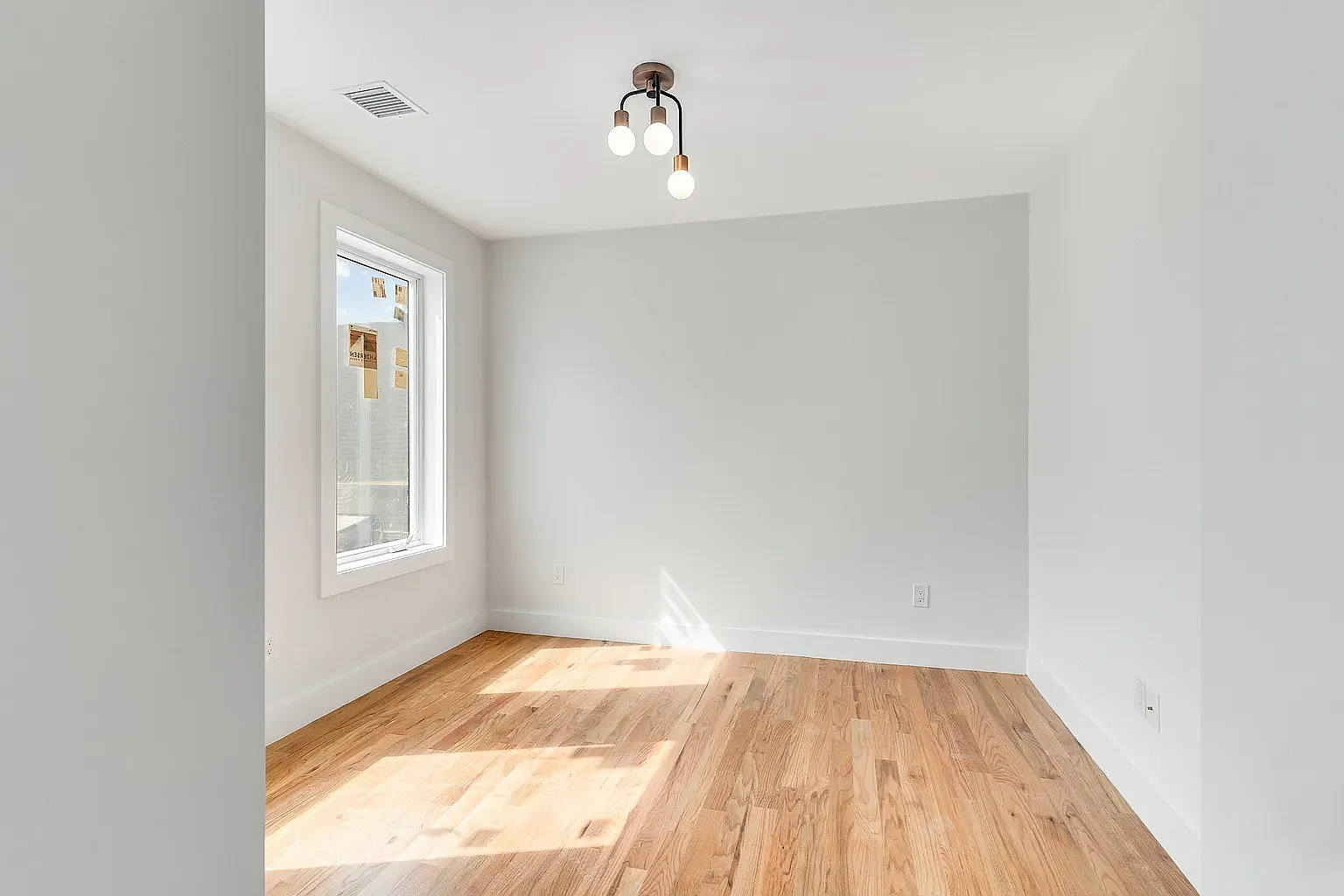 2 bed, 1.5 bath, 989 sqft, $3,100 — Photo 2