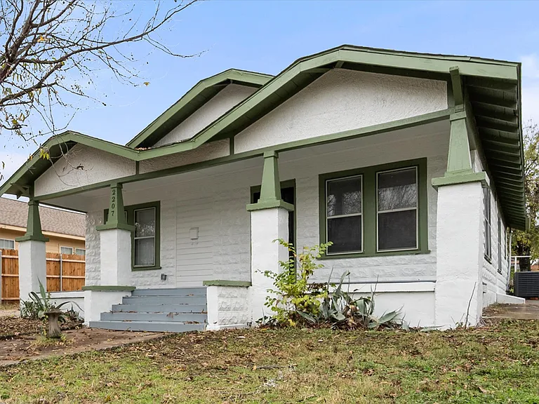 2207 Prairie Ave — Photo 2
