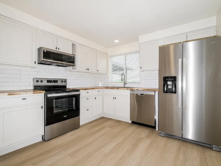 500 S 27th Pl — Photo 2