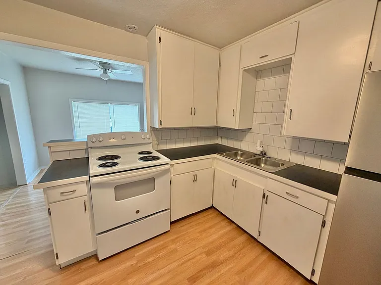 3212 NE 15th St — Photo 6