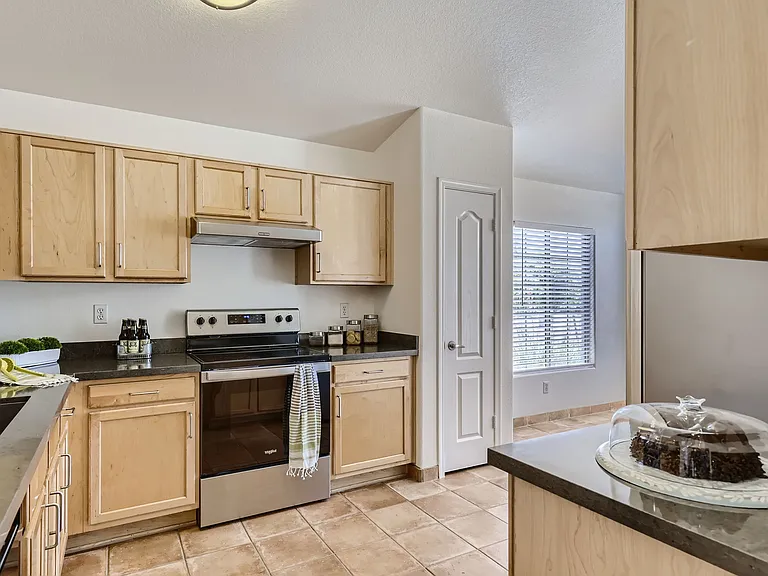 5770 W Seldon Ln — Photo 3