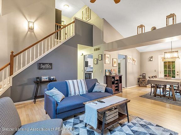 2nd image of 300 Winding River Dr