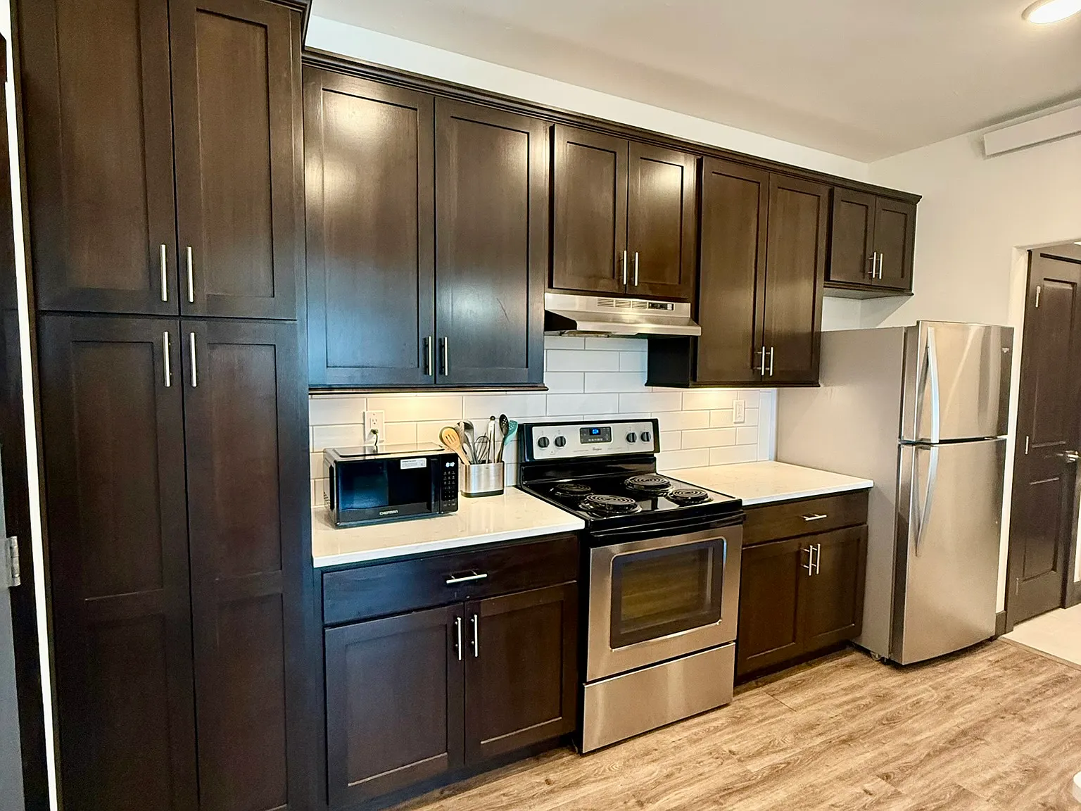 1 bed, 815 sqft, $2,100 — Photo 2