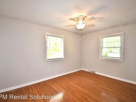 3rd image of 406 E Northfield Blvd