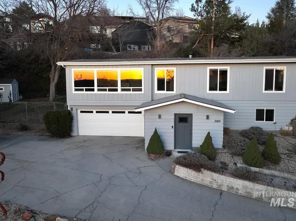 2201 N Hillway Dr, Boise, ID 83702