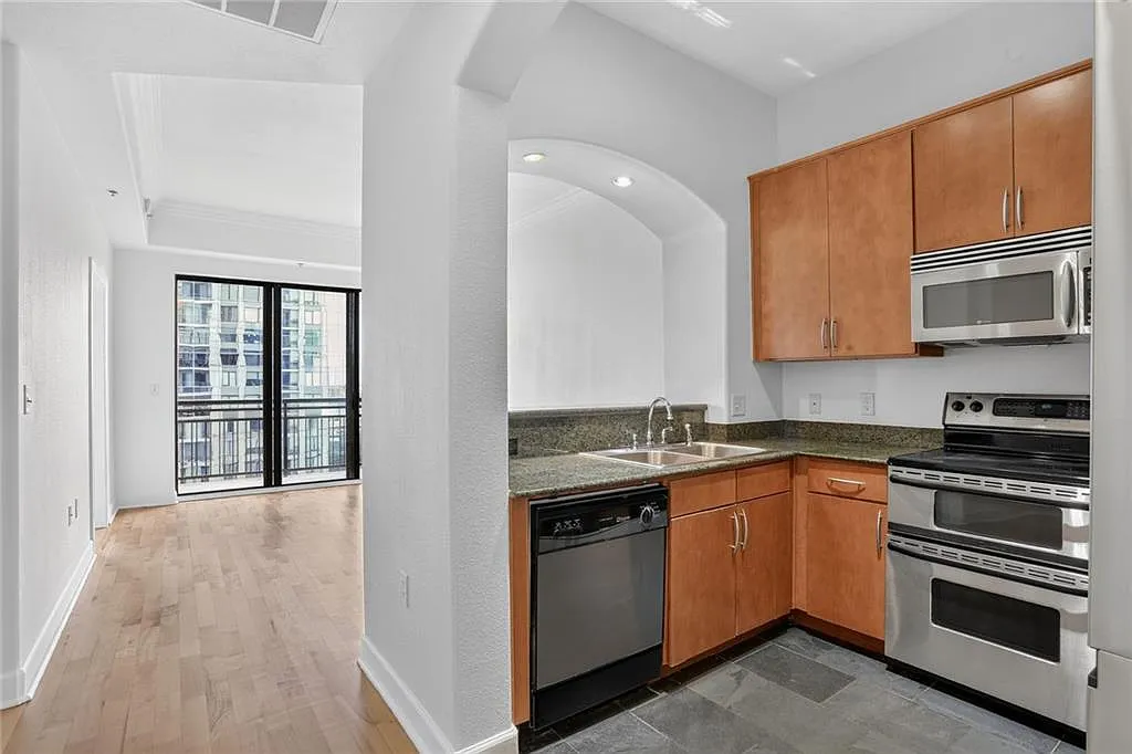 1 bed, 1.0 bath, 880 sqft, $2,100 — Photo 4