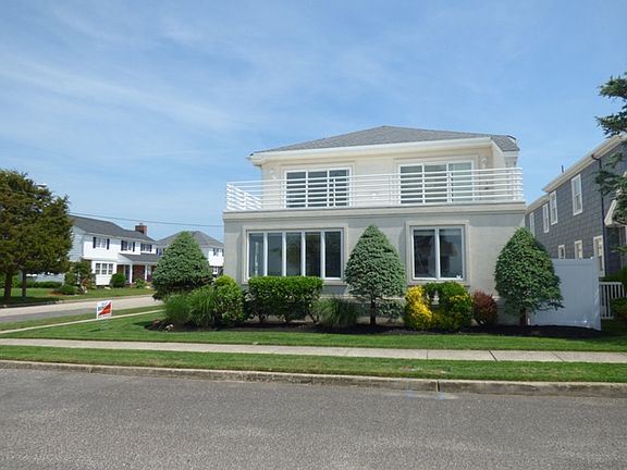 5th image of 7 Brittany Dr