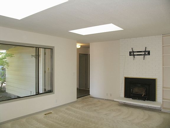 3rd image of 1154 NE Birchaire Ln