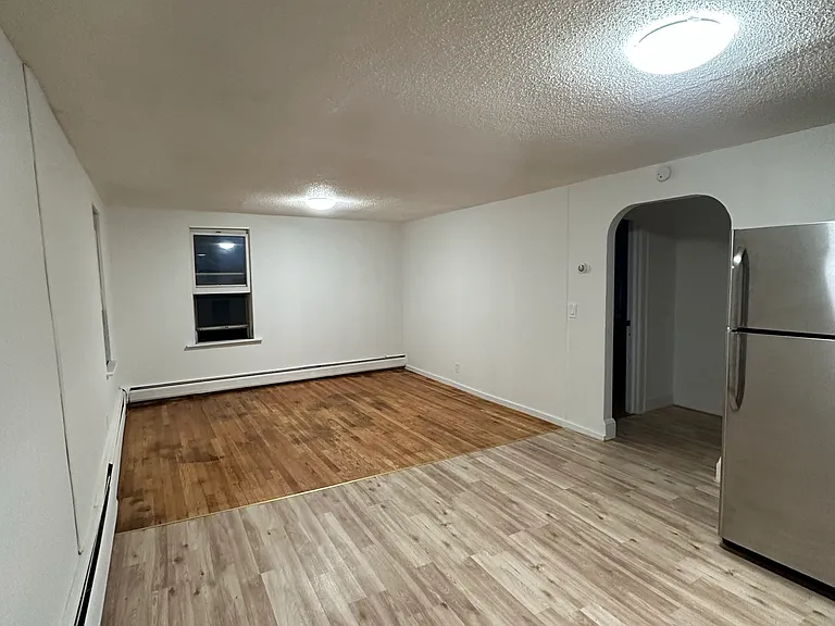 28 Beverly Hts #2 — Photo 13