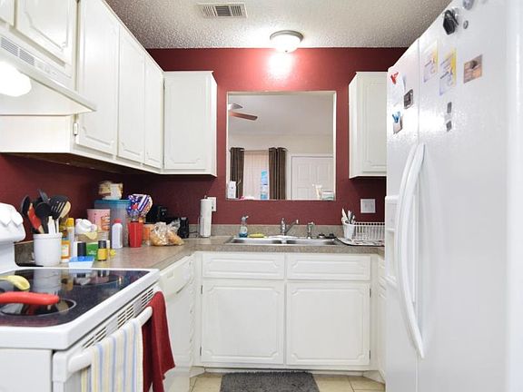 3rd image of 2305 Hidden Hill Dr