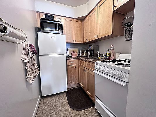 4th image of 65 E 11th St APT 5A