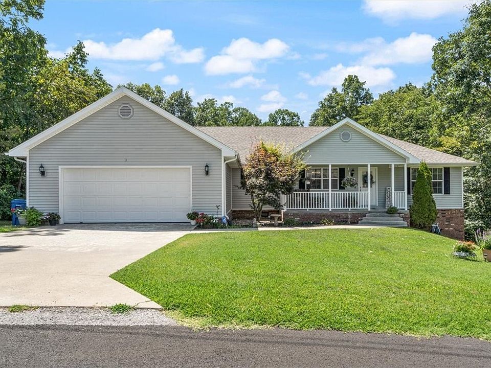 1st image of 3 Glenwood Ln