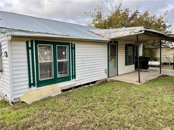 808 W Boundary St, Giddings, TX 78942