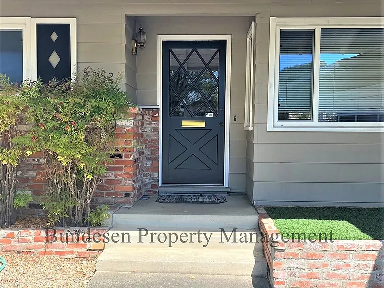 2352 Yulupa Ave — Photo 2