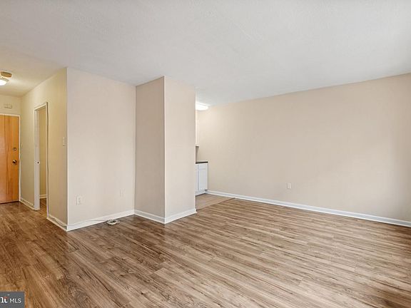 5th image of 2101 Chestnut St APT 922