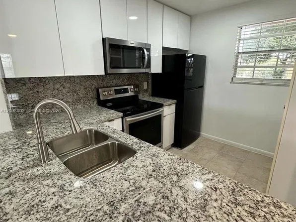 10445 NW 8th St #201, Hollywood, FL 33026