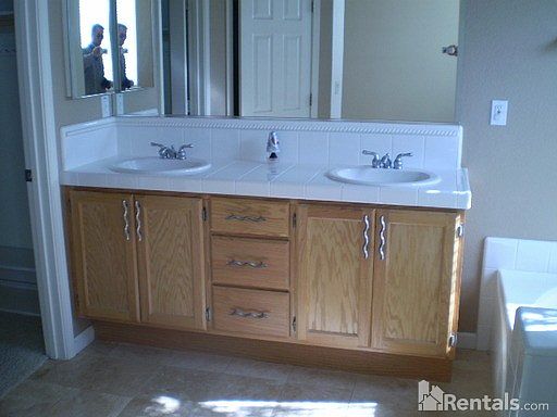 5th image of 1925 Broadford Dr