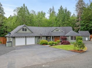 7855 Grapeview Loop Rd, Allyn, WA 98524