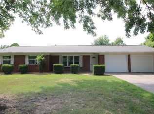 1302 Lockheed St, Bentonville, AR 72712