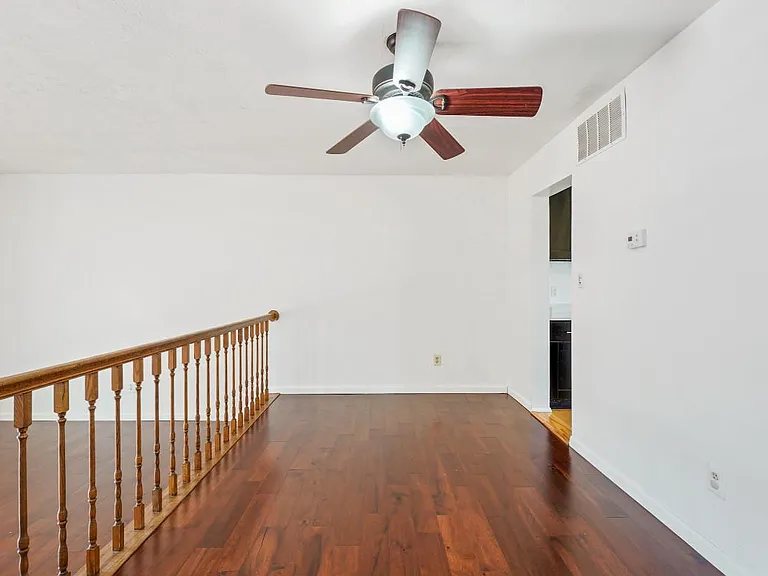 35 Bellfalls Way — Photo 8